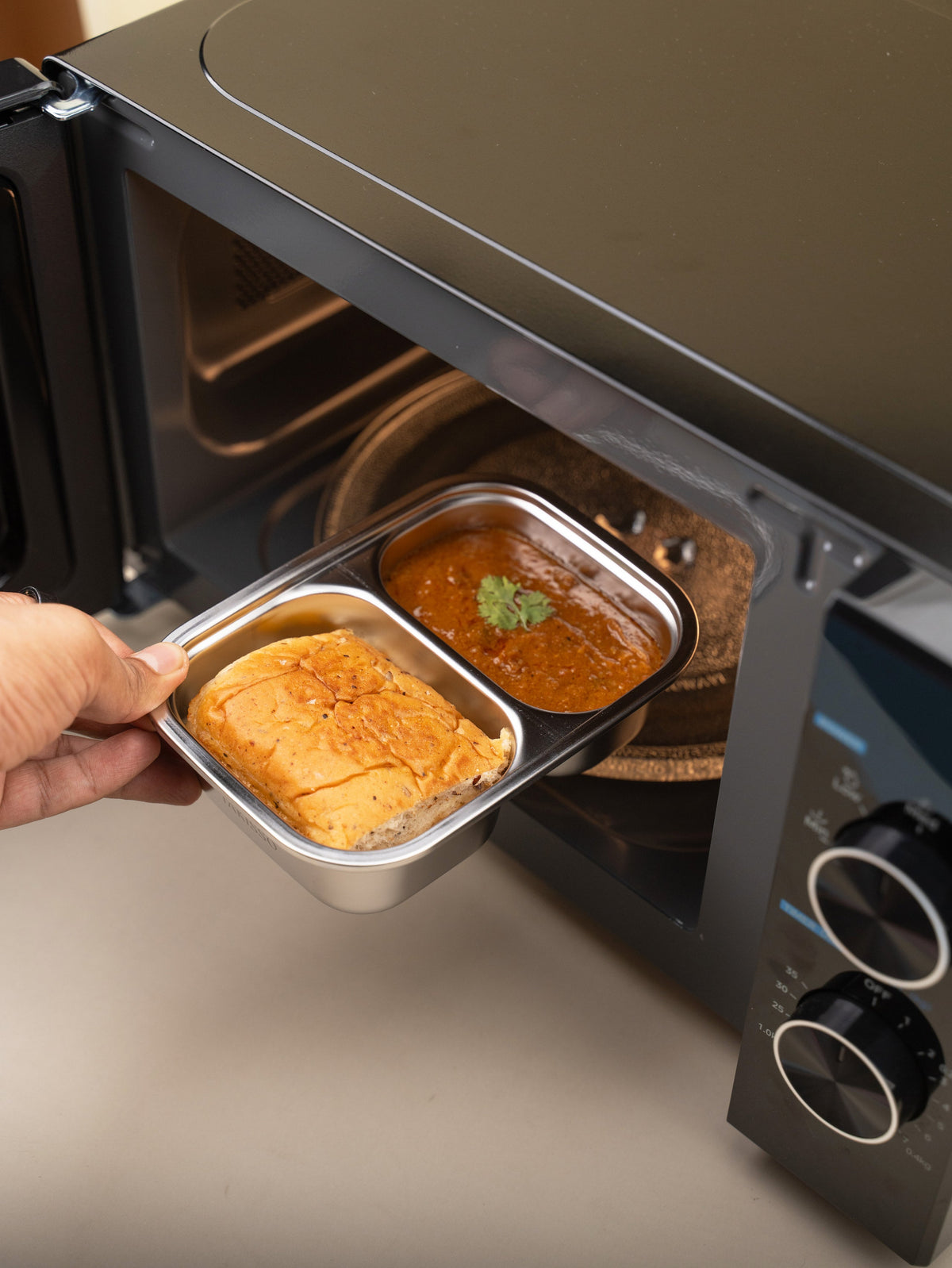 TAKISSO 2-Partition - 600ml - Microwave Safe Container / Tiffin / Lunch Box