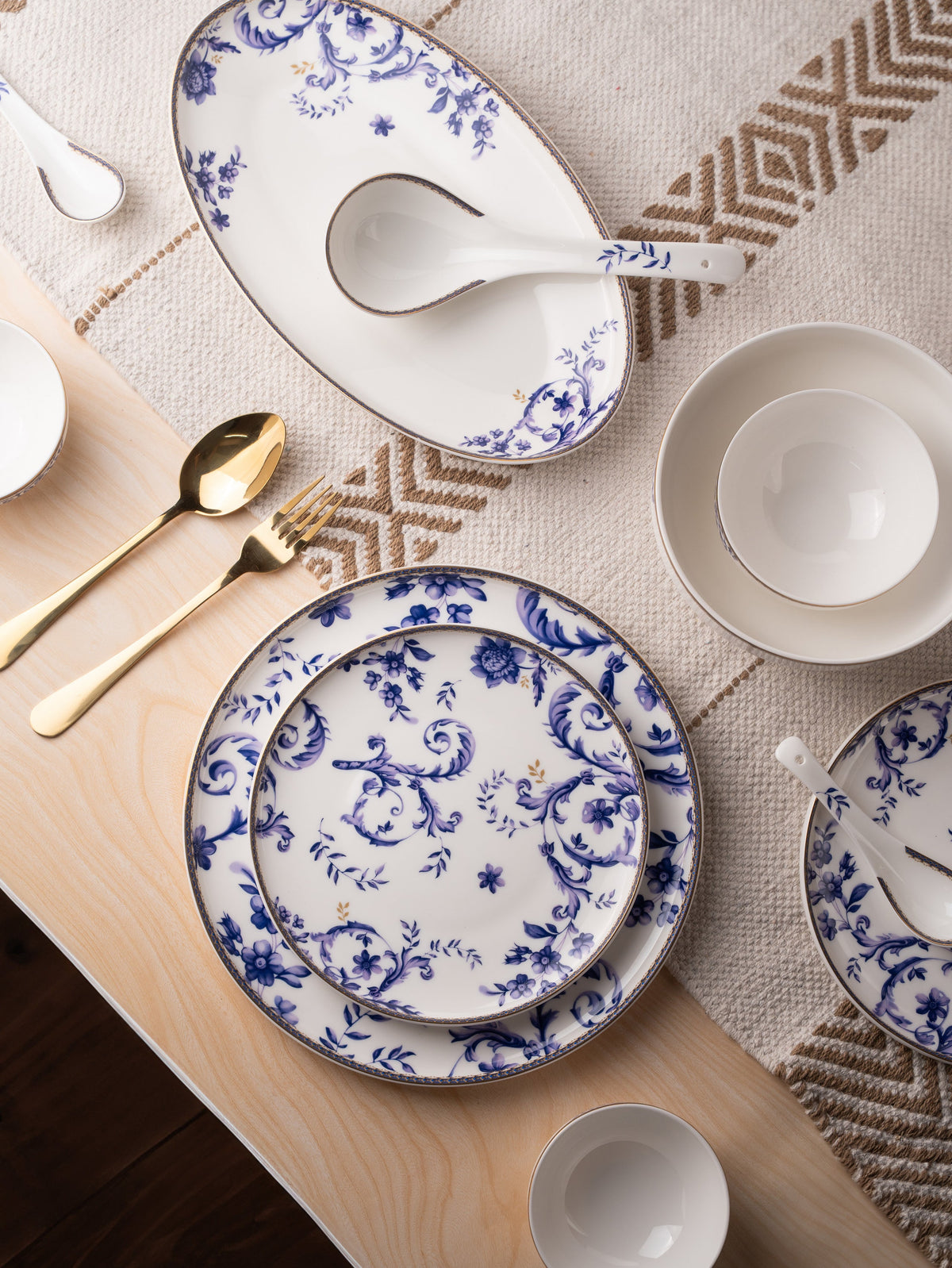 TAKISSO Porcelain Dinner Set of 49