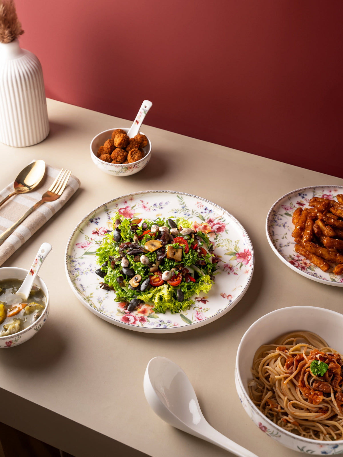 TAKISSO Porcelain Dinner Set of 49