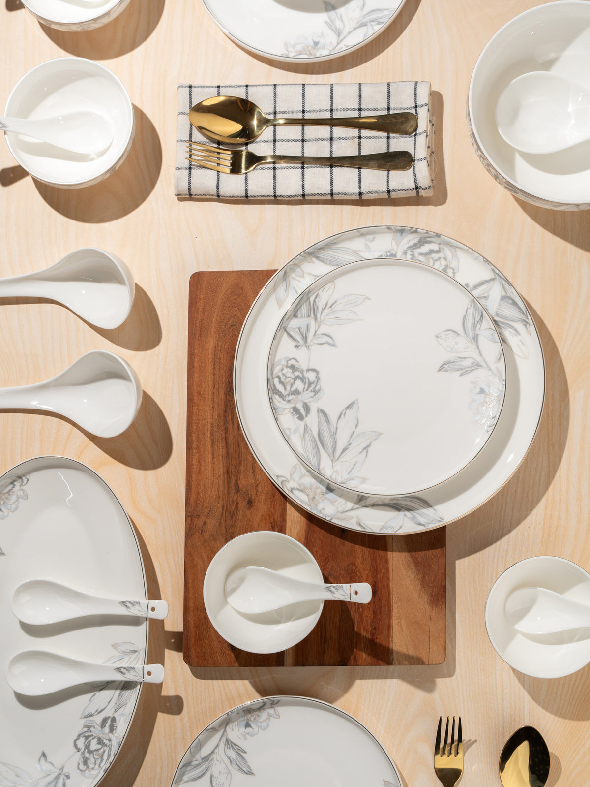 TAKISSO Porcelain Dinner Set of 49