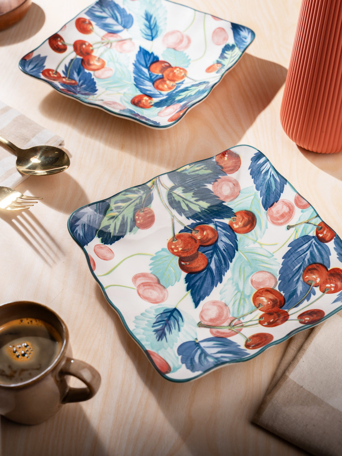 TAKISSO Porcelain Plate Set of 2