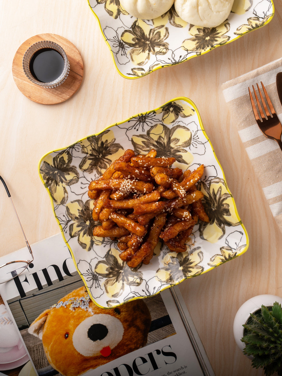 TAKISSO Porcelain Plate Set of 2